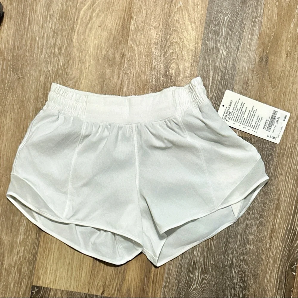 NWT lululemon Hotty Hot LR 4” Lined Short- 6 - Picture 2 of 15